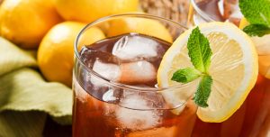 SKINNY GREEN TEA in a glass with a slice of lemon